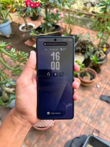 Galaxy flip 7