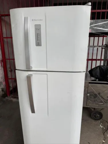 Geladeira frost free 370 litros funcionando perfeitamente
