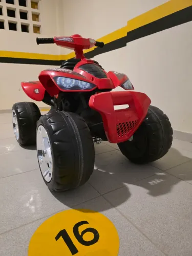Quadriciclo Infantil Elétrico 12v Vermelho e Preto Brinquedos Bandeirante