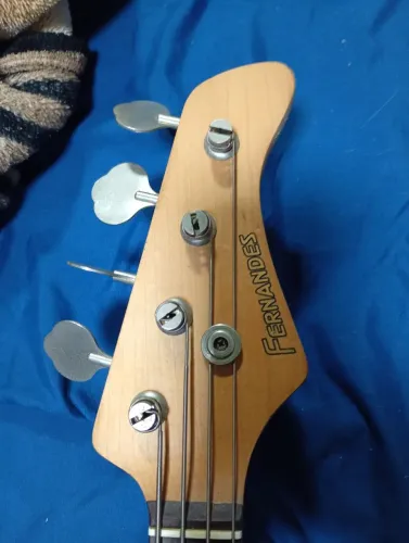 Contrabaixo Fernandez Jazz Bass/ Japonês