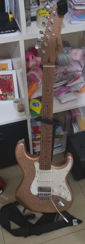 Guitarra Stratocaster tagima tg580