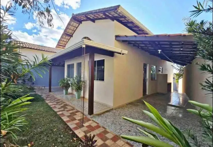 Casa com 3 quartos no centro de marituba