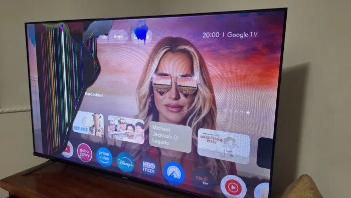 TV danificada para retirada de peças