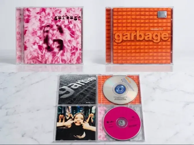 Kit 2 CDs Garbage - Álbum Estreia (1995) + Version 2.0 (1998) Edições Originais