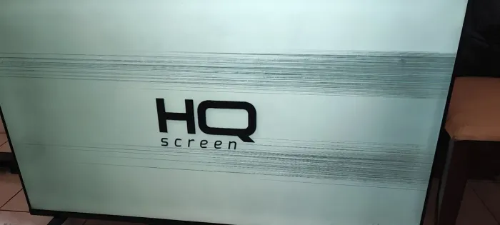 Smart TV HQ 50" (com listras)