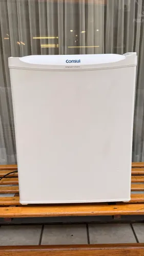 Frigobar consul/ refrigerador compacto 