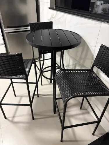 Conjunto mesa de alumínio ripado com 3 bancadas