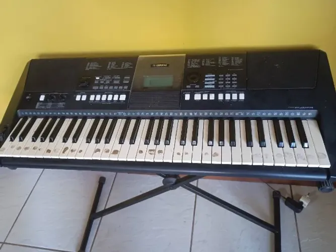 Teclado Yamaha - PSR E423