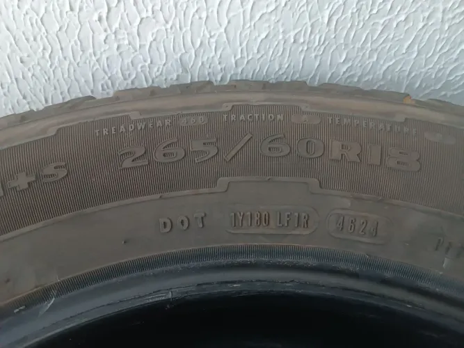 Vende se 4 pneus 265/60/R18 meia vida