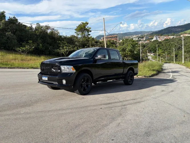 Ram Classic Laramie Night Edition 5.7 V8 16V Gasolina 4X4 Aut. 2022