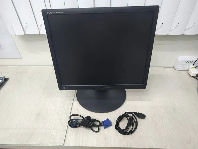 Monitor LG Flatron 17 - acompanha cabos
