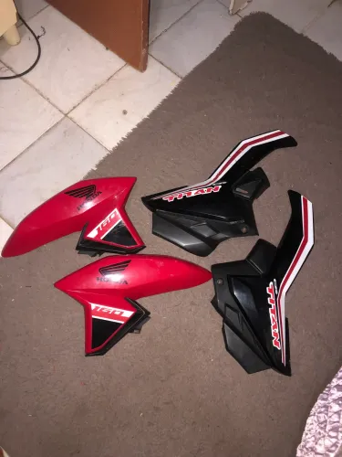 Vende-se lateral da titan e asas da titan tbm