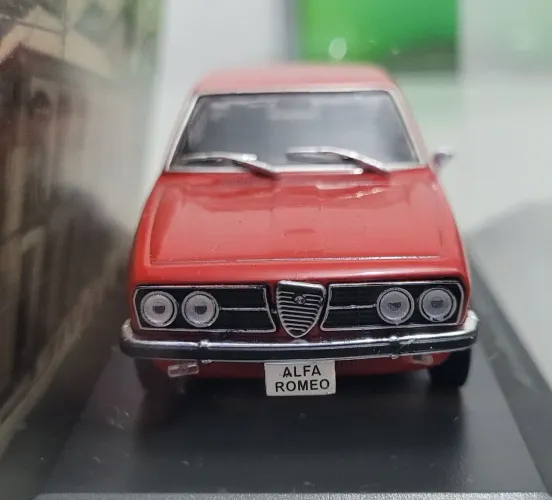 Miniatura Carros Inesqueciveis do Brasil Alfa Romeo 2300 1975