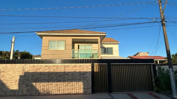 Casa Duplex 4 quartos/2 suítes com piscina na praia de Interlagos