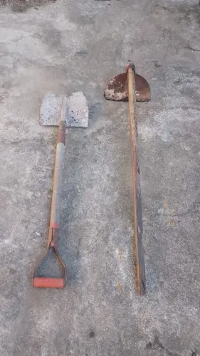Pá e Enxada usados