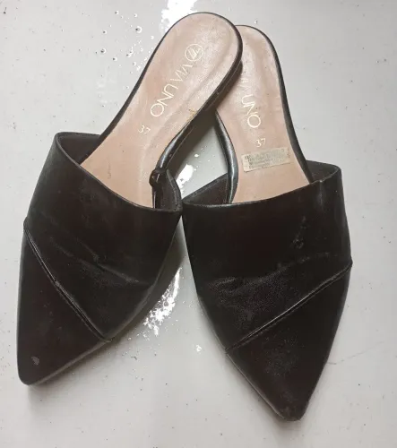 Mule Bico Fino Via Uno Preto - Tamanho 37<br>