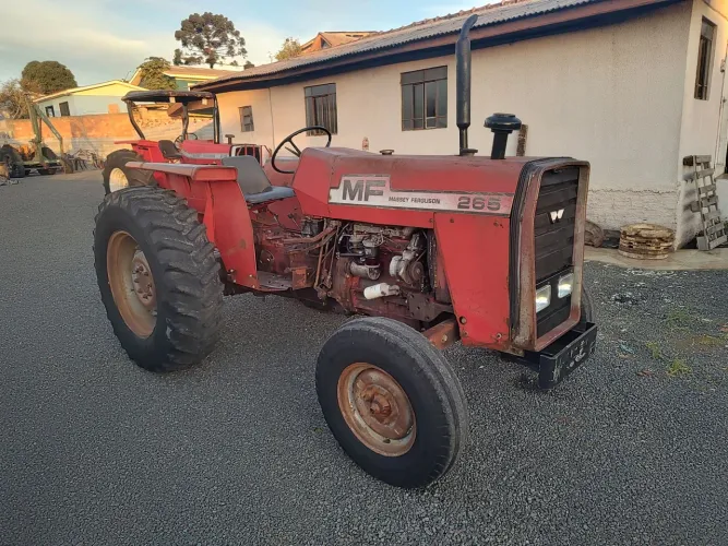 Trator MF 265 com direção hidráulica