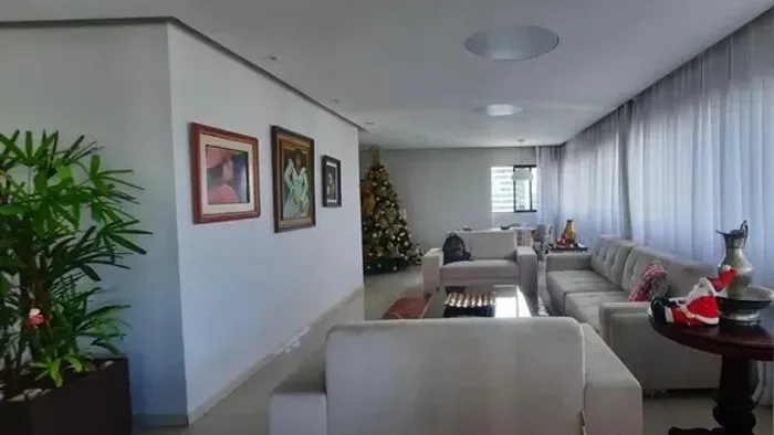 Apartamento para venda possui 215 metros quadrados com 4 quartos em Monteiro - Recife - PE