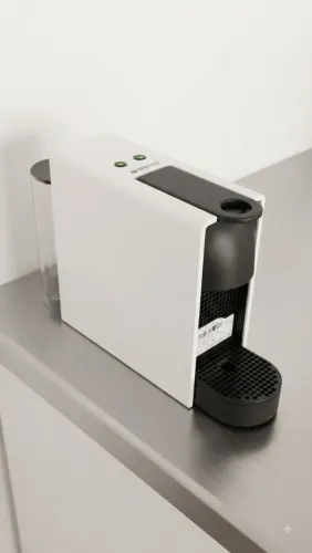 Cafeteira Nespresso Essenza - Excelente Estado (Pronta p/ Uso)