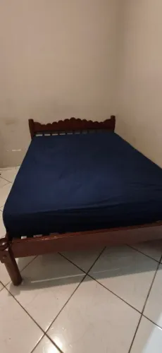 Cama de madeira maciça