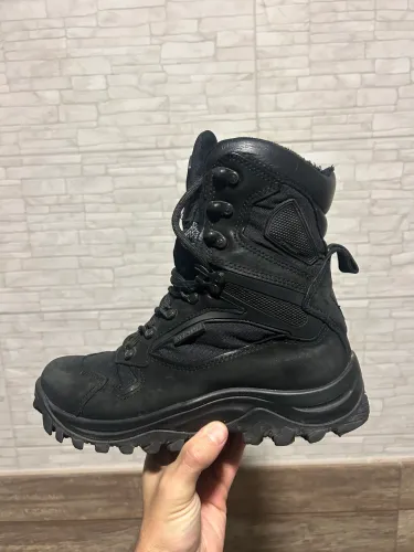 Bota tática amphibian dry 2.0 8?