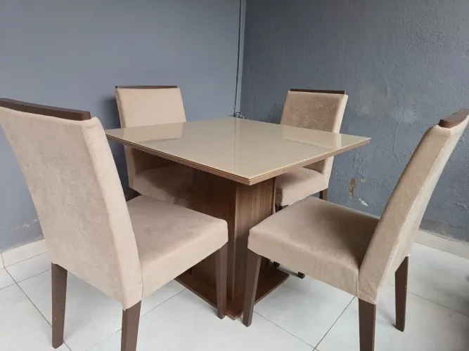 Mesa com 4 cadeira (Madesa)