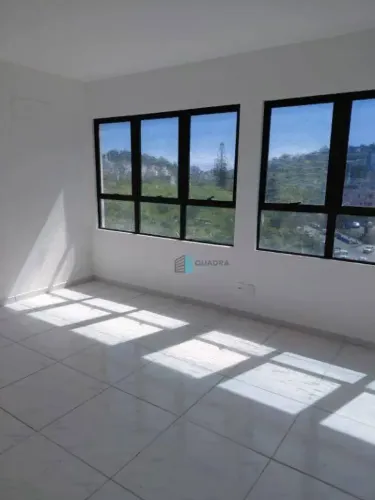 Sala no Shopping Trindade com Garagem, Banheiro com Chuveiro