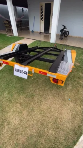 VENDE-SE REBOQUE PRA 3 MOTOS