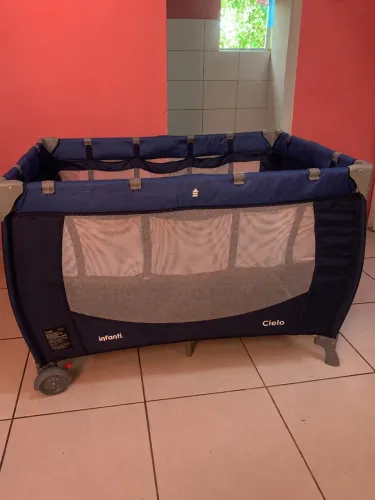 Vendo cercadinho/berço semi novo