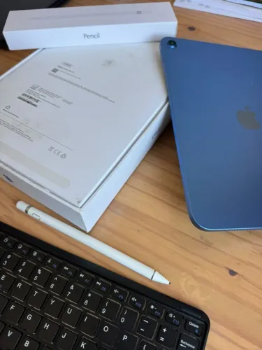 iPad 11ª Ger (A16) 128GB Azul + Caneta + Teclado Bluetooth (Completo na Caixa)