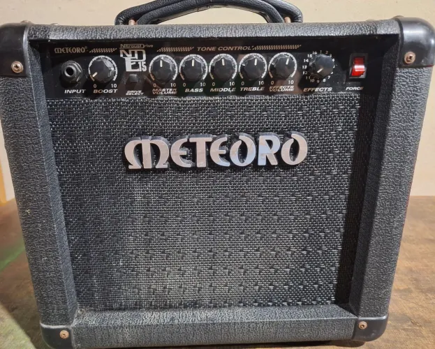 AMPLIFICADOR METEORO NITROUS NDE15 30W