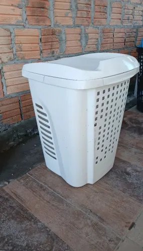 Vendo Cesto de Roupa