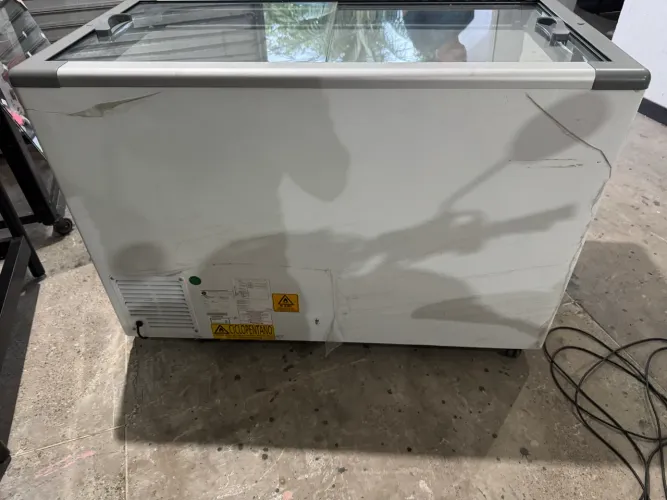 Freezer horizontal 411 litros Fricom