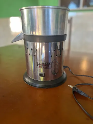 Espremedor  industrial inox FAK 500w de potência 