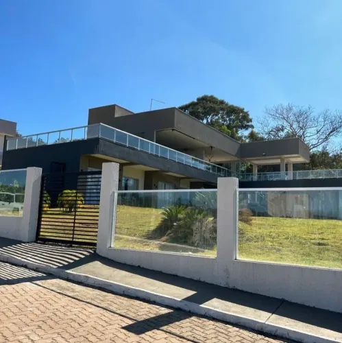Mansão no Corumbá IV com vista permanente para o lago e fundo para APP