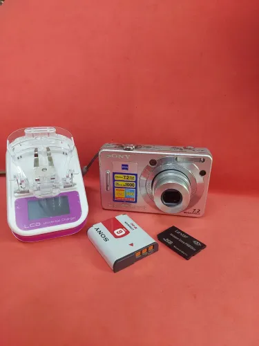 Sony Cyber-Shot W55 funcionando perfeitamente acompanha alça bateria carregador e cartão