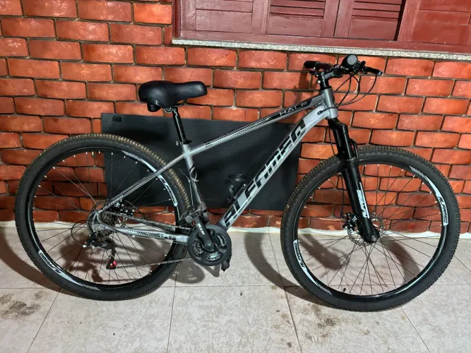 Bicicleta aro 29, 24 marchas, freio a disco, quadro 15 e 17, com suporte para bikes 