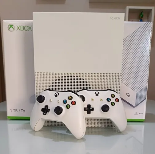Xbox One S + 2 Controles, limpo, revisado!