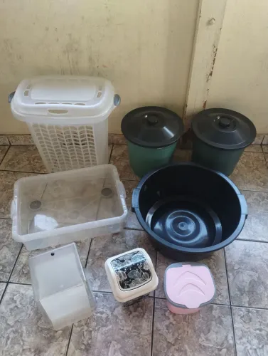 Lote 8 utilidades doméstica. Cesto de Roupas / Bacias / Baldes e Lixeiras