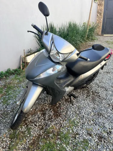 BIZ 125 ES 2012
