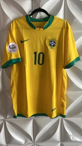 Camiseta Brasil Retrô (Ronaldinho Gaúcho)