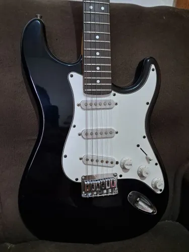 Fender Squier Debut
