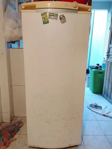 Geladeira cm defeito