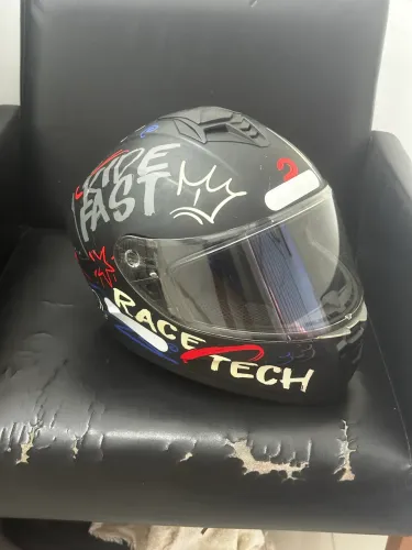 Capacete em perfeito estado!