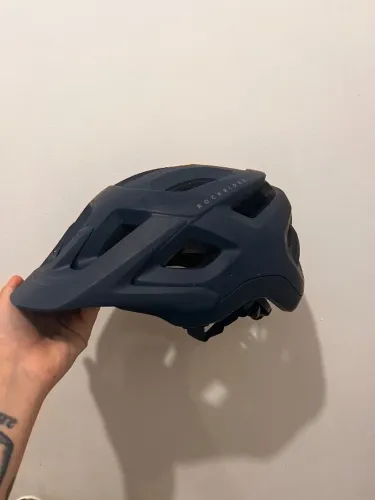 2x capacetes de bicicleta