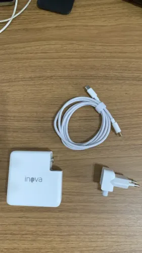 Fonte Inova e Cabo USB-C para MacBook estado de nova