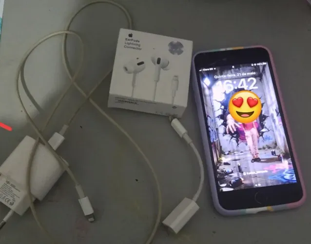 Um celular 