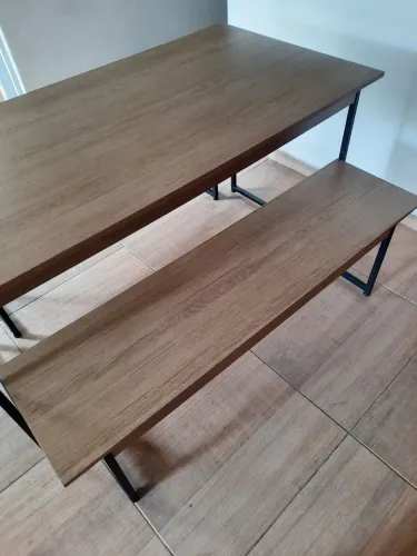 Mesa e bancos