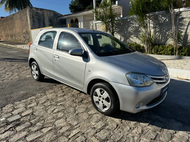 Toyota Etios X 1.3 Flex 16V 5P Mec. 2015