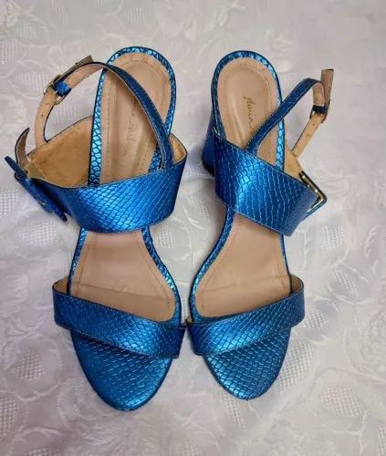 Sandália azul tamanho 39 marca Maria Barbosa salto bloco